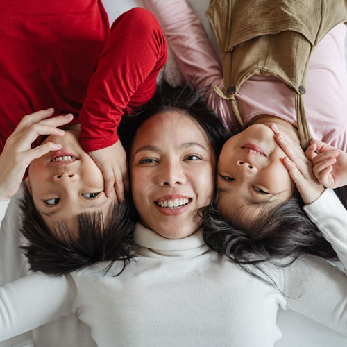 家庭消费结构升级：亲子与银发市场的新机遇与深耕策略